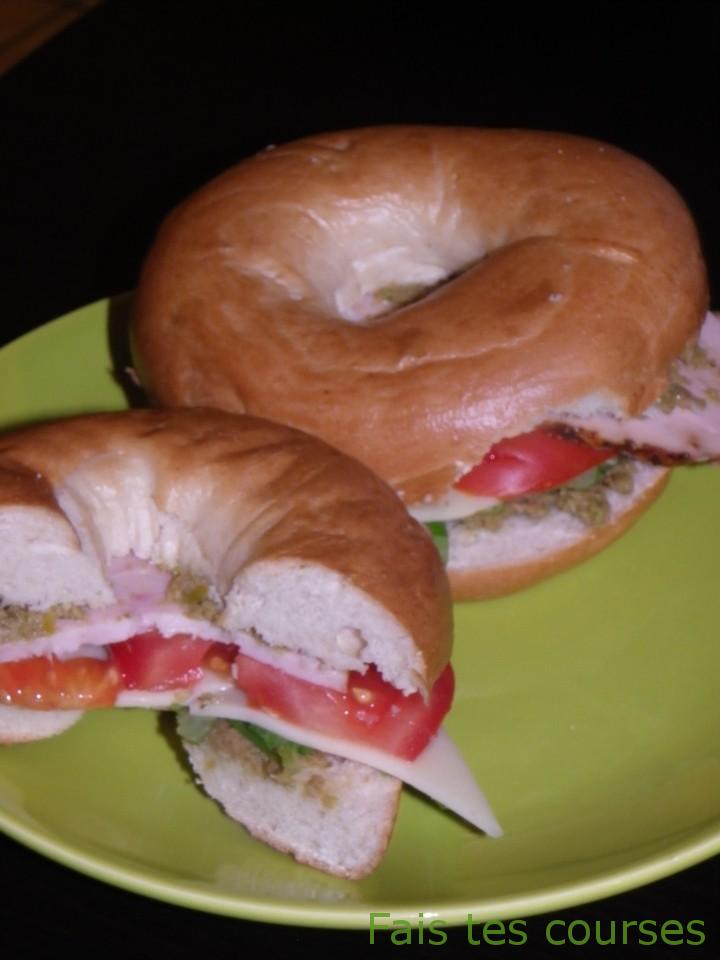 Recette de bagel au poulet et au pesto